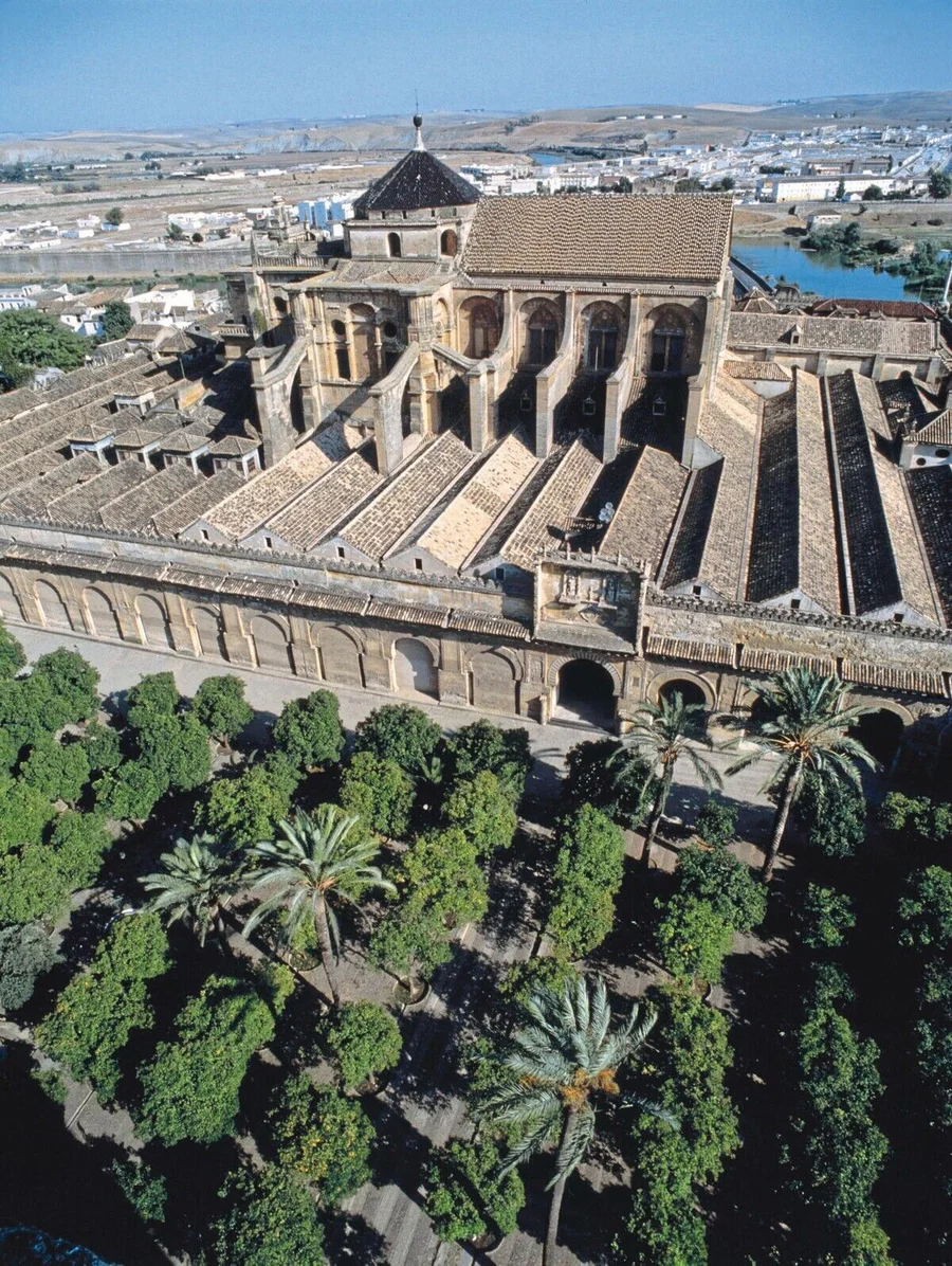 Cordoba_(Andalusien,_Spanien),
La_Mezquita,
(ehem._Moschee,_erbaut_785–990;_nach_1236_Kathedrale,_Erweiterungsbauten_im_