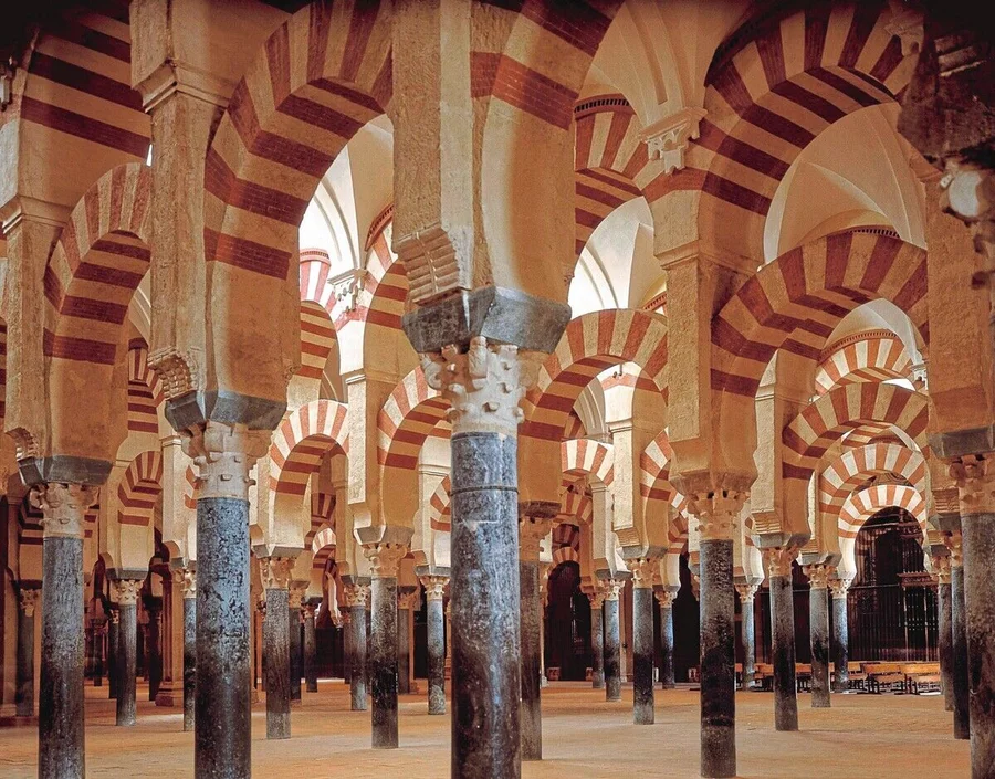 IBE5343374_The_arches_and_porticos_of_the_Mosque-Cathedral_of_Córdoba,_784-786_(photo)_by_Islamic_School,_(8th_century);
