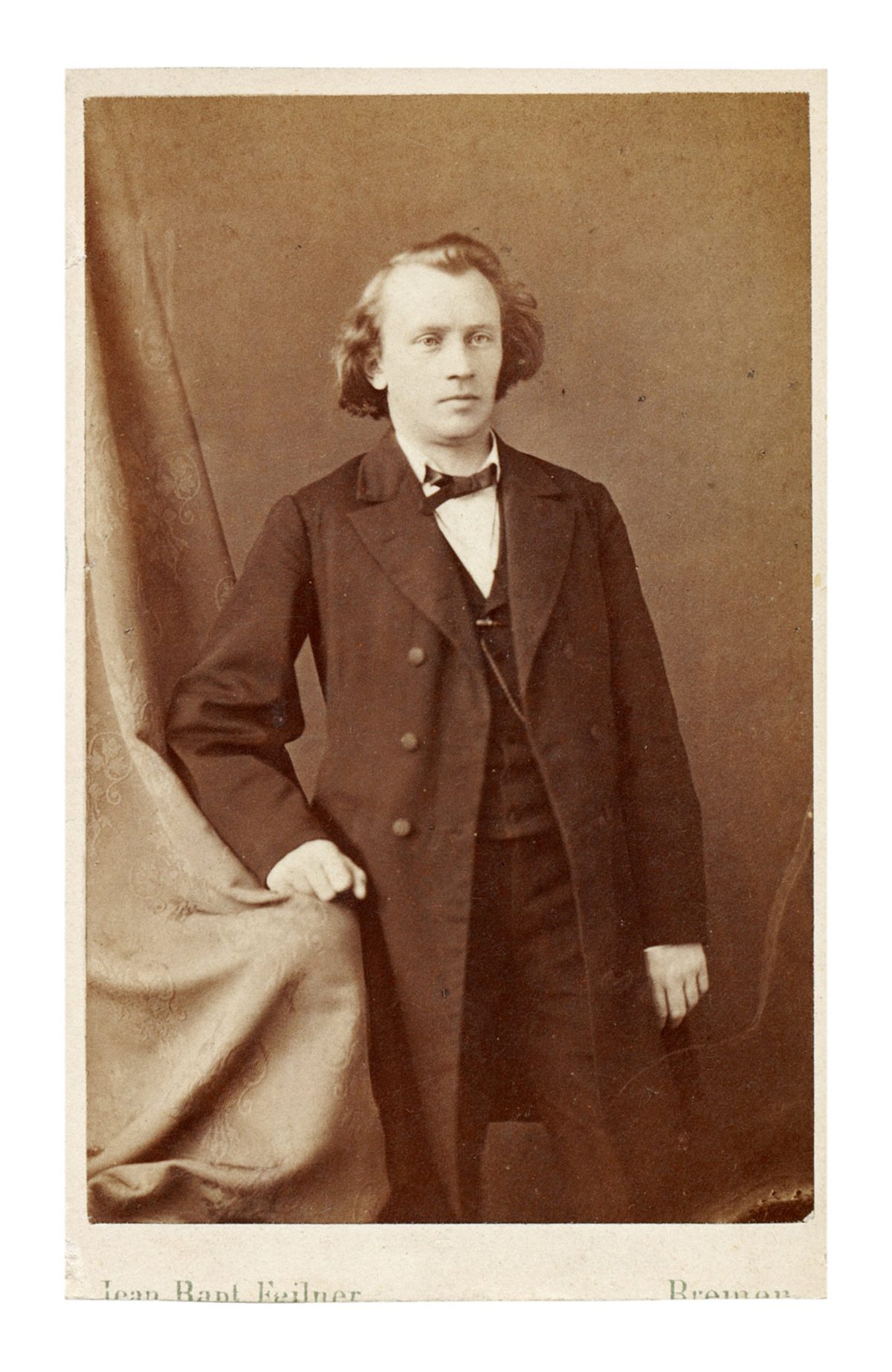 Unbekanntes Foto zeigt den jungen Brahms – ohne Bart - damals.de | DAMALS