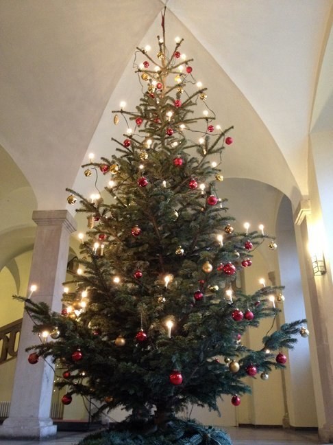 Christbaum-Geschichte: vom essbaren Schmuck zum Lametta