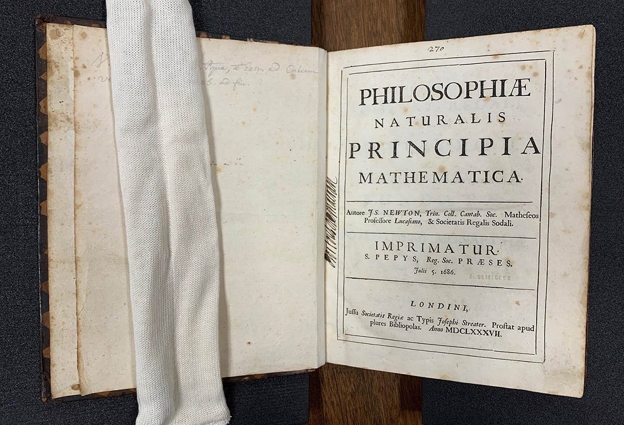 Hunderte Erstausgaben von Newtons "Principia" aufgespürt