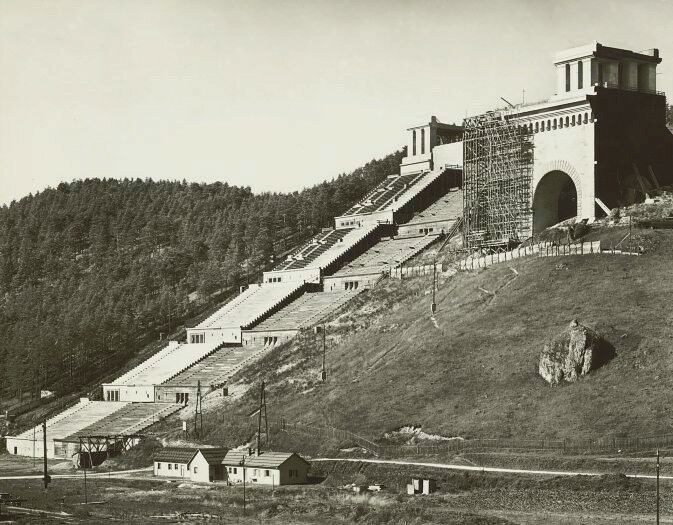 In Stein gehauene Ideologie: So bauten die Nazis