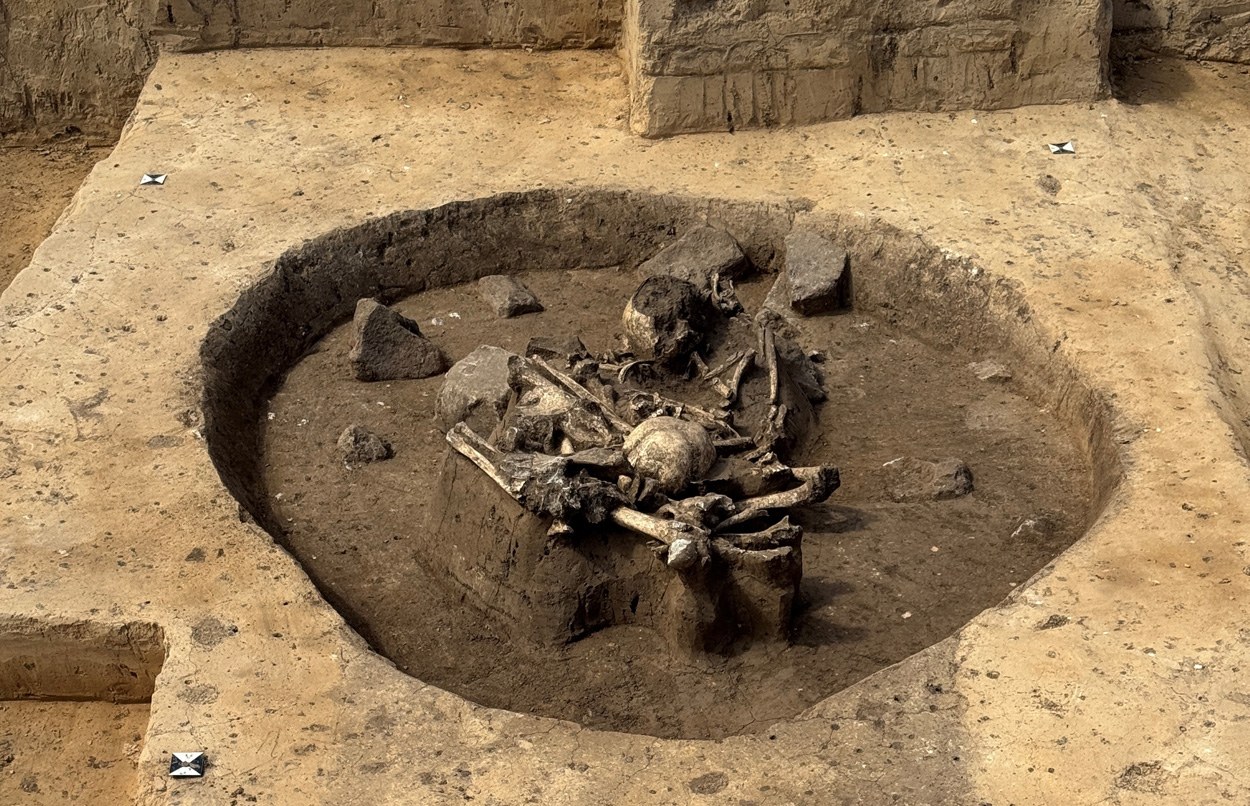 Archäologen finden zwölf Ritualgruben einer rätselhaften Kultur