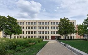 "1958: Das Drama ""Biedermann und die Brandstifter"" wird in Zürich Uraufgeführt"