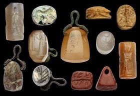 Mehr als 600 antike Siegel und Amulette entdeckt