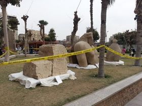 Gefundene Kolossstatue: Psammetich I. statt Ramses II.