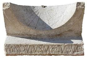 Sonnenuhr mit Geschichte entdeckt
