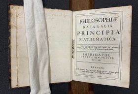 Hunderte Erstausgaben von Newtons "Principia" aufgespürt