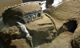 Archäologen entdecken einen römischen Festwagen