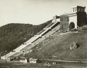 In Stein gehauene Ideologie: So bauten die Nazis