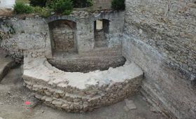 900 Jahre alter Achteckturm auf Schloss Neuenburg entdeckt