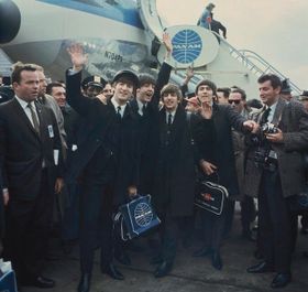 Beatles legen Flughafen lahm