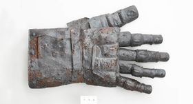 Panzerhandschuh aus dem Mittelalter entdeckt