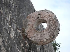 Maya-Ballspiele auf geweihtem Grund