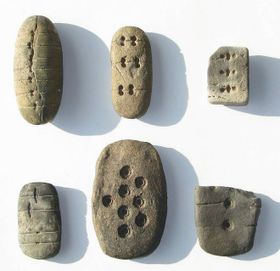Was verbirgt sich hinter den steinernen Brotlaibchen?