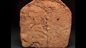Ein 4000 Jahre alter Handabdruck auf einem Seelenhaus