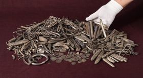 Größter Wikinger-Silberschatz Dänemarks gefunden