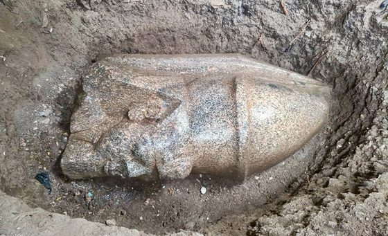 Ägypten: Archäologen finden zwei Königsstatuen von Ramses II.